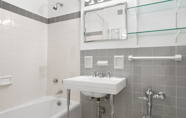 1 bed, 1 bath, $4,150, Unit 5A