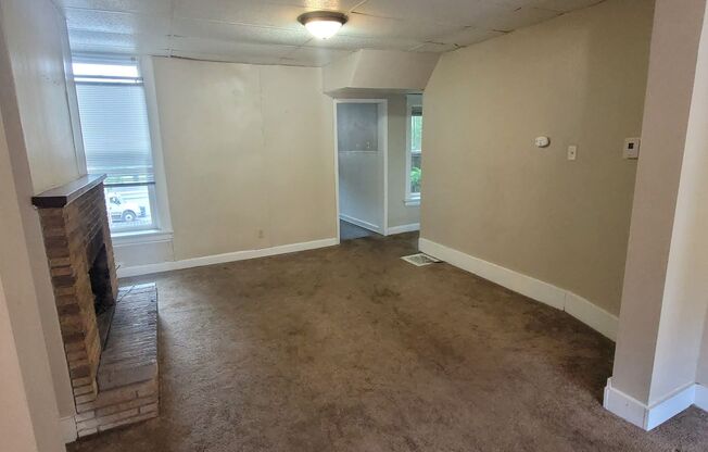 4 beds, 2 baths, $1,640, Unit 1426