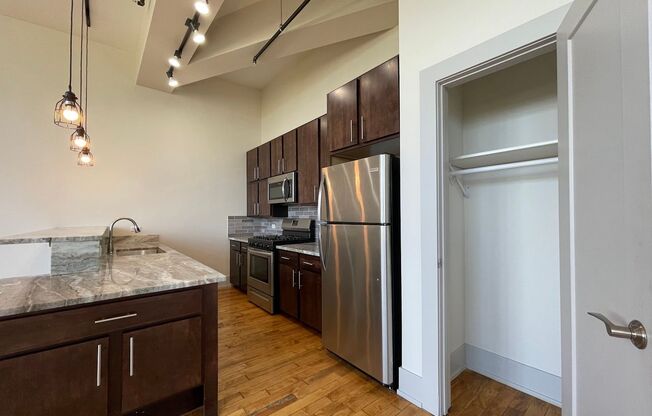 4 beds, 2 baths, 1,900 sqft, $3,695, Unit 1432-306