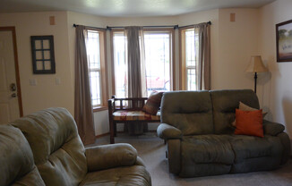 3 beds, 2.5 baths, $2,450