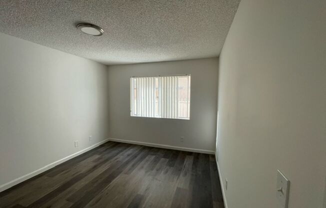 2 beds, 2 baths, $2,995, Unit 05