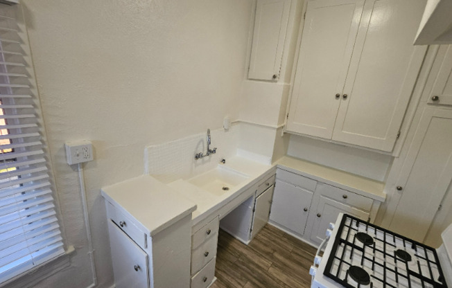 4530 S NORMANDIE AVE