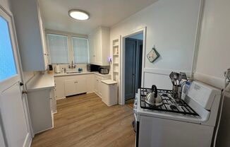 2 beds, 1 bath, $4,095, Unit 2525