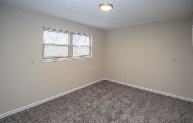 2 beds, 1 bath, $1,050, Unit Apt 1