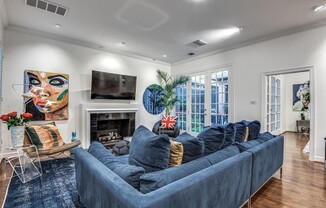 3524 N VERSAILLES AVE