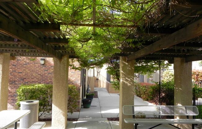 2 beds, 1.5 baths, 800 sqft, $1,055, Unit Unit 15