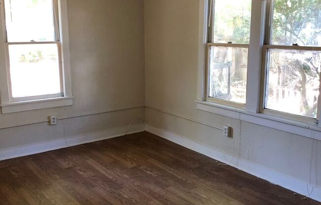 **Large (4BR/1BA) Dade City Home**