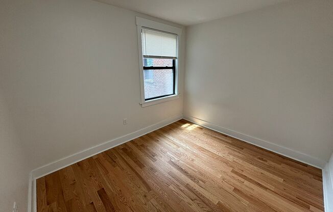 2 beds, 1 bath, 750 sqft, $1,999, Unit 5637 Hobart St.#23