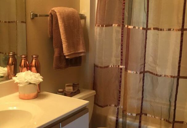 2 beds, 2 baths, 965 sqft, $1,104, Unit 320S