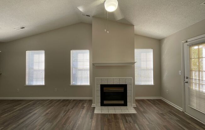 2 beds, 2 baths, 1,270 sqft, $1,500, Unit 2726-5 Upstairs 2BR 2BA Remodel Summit Pet Friendly