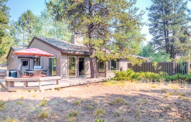 3 Bedroom 2 Bath Fully Furnished - Sunriver Oregon