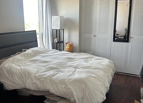 2 beds, 2 baths, 1,000 sqft, $3,900, Unit 801