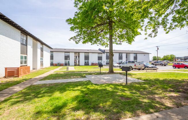 2 beds, 1 bath, 876 sqft, $995, Unit 204