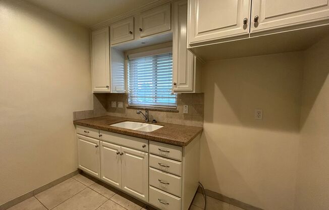 2 beds, 1 bath, 1,000 sqft, $2,195, Unit 613