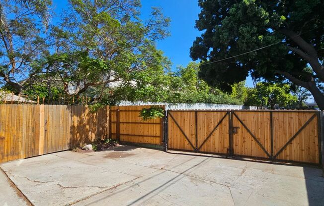 Mid-City Brand new construction--Freestanding gated home 4bed/3.5 bath Pet friendly