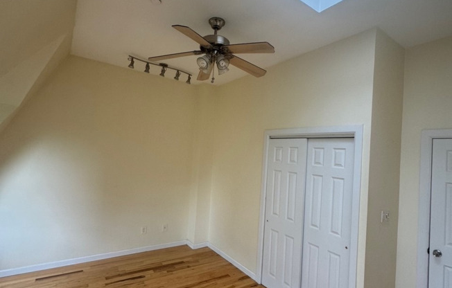 1 bed, 1 bath, $3,000, Unit 5