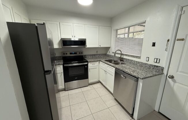 2/1.5 Winter Springs Townhome with screened patio