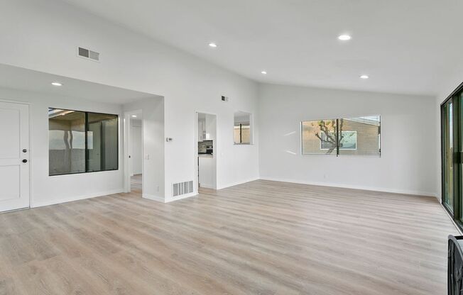 Gorgeously Updated 2 Bedroom Townhome with Amazing Views!