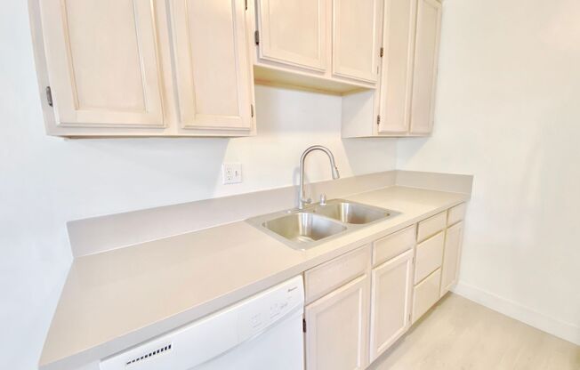 2 beds, 1 bath, $2,195, Unit 7