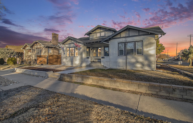 1404 N MEADE