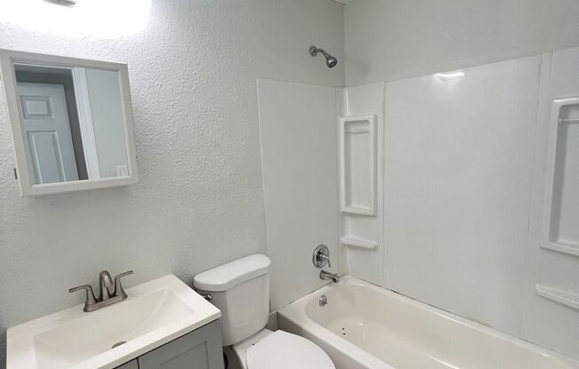 2 beds, 1.5 baths, 800 sqft, $1,700, Unit 210