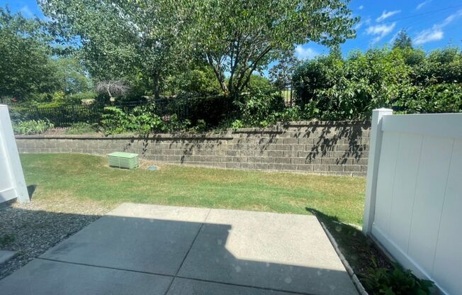 Beautiful 2 bed 2.5 bath brick townhome in Apex