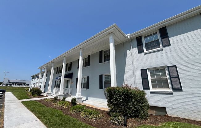 2 beds, 1 bath, 800 sqft, $899, Unit 108