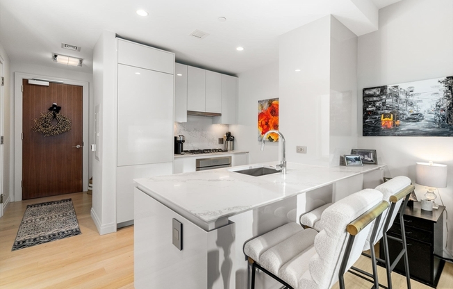 1 bed, 1 bath, 646 sqft, $5,300, Unit 1719