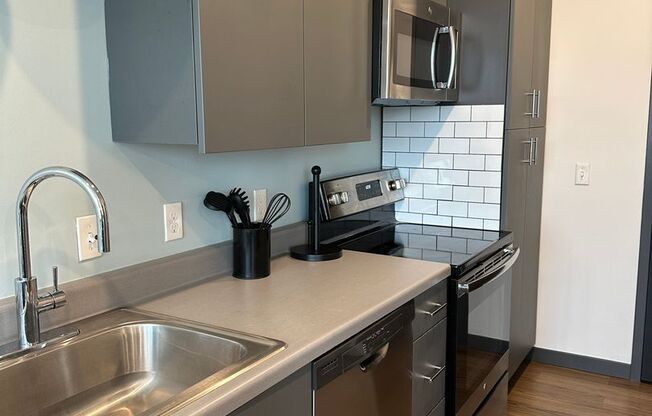 Studio, 1 bath, 400 sqft, $1,565, Unit 126 - Furnished