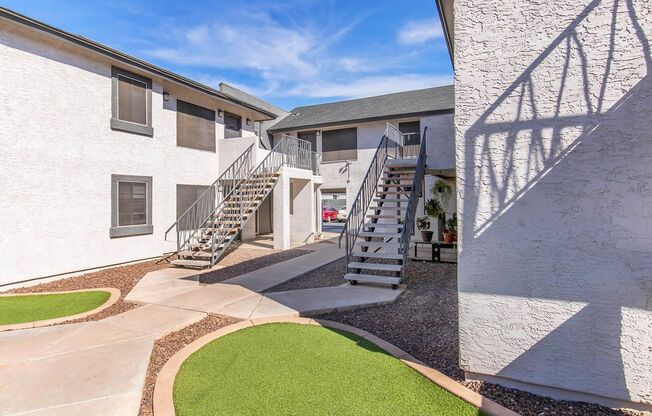 2 beds, 1 bath, 810 sqft, $1,195, Unit 17