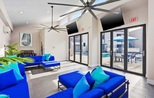 Del Sol Apartments Poolside Lounge
