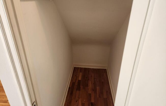 2 beds, 1 bath, 897 sqft, $2,275, Unit F-05