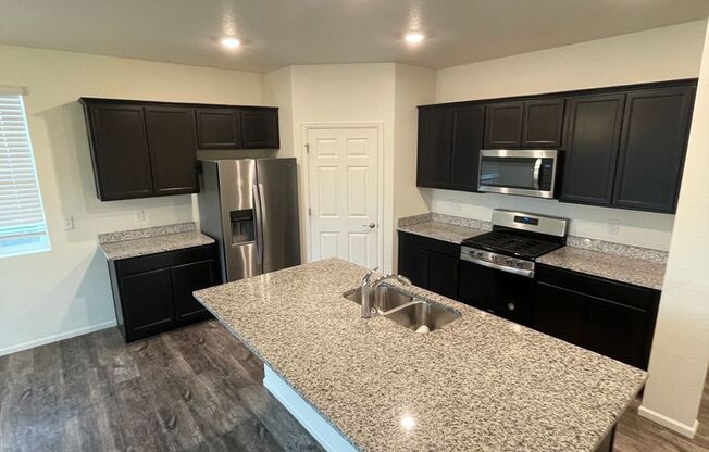3 Bed 2 Bath House in Windsor!