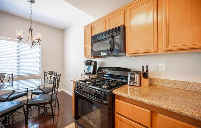 3 beds, 2 baths, $1,600, Unit # 274