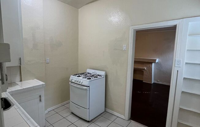 1 bed, 1 bath, 550 sqft, $1,595, Unit 05