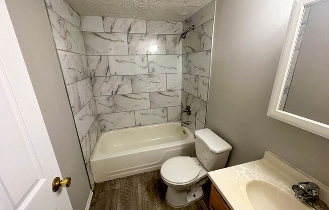 1 bed, 1 bath, 560 sqft, $825, Unit 615-24