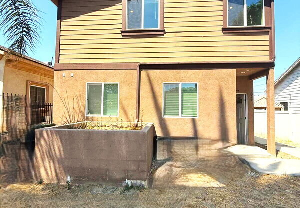 829 E 74 ST
