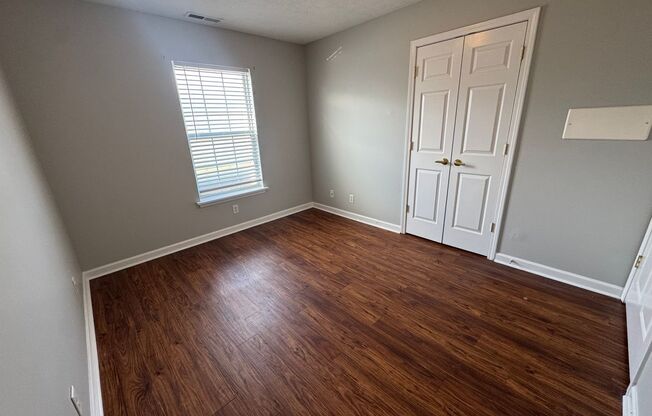 2 beds, 1 bath, 730 sqft, $775, Unit B10