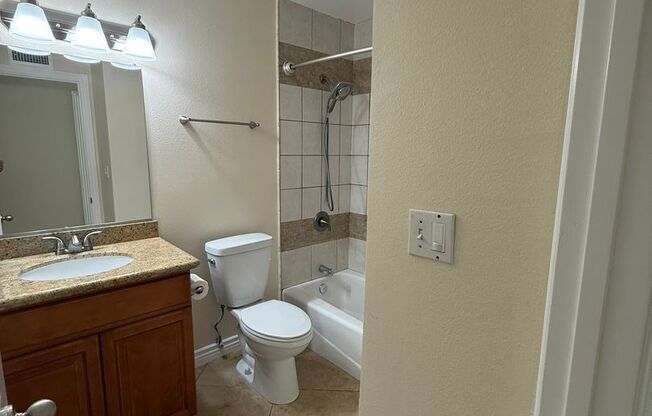 3 Bedroom Condo for Lease with a 1 Car Garage
