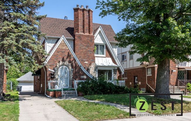 Spacious Upper Flat with Bonus Room, Garage, and Basement – 17352 Roselawn
