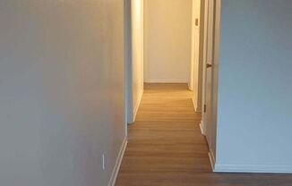 2 beds, 1 bath, $1,300, Unit 103