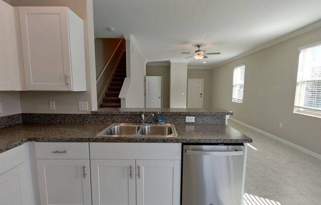 1607 Cassius St