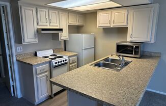 Circle Tree Condo Available Now! 1B/1B  *Spring Special - 2nd Month Free*