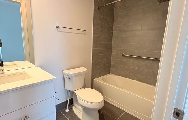 2 beds, 2 baths, 975 sqft, $2,498, Unit PH-14