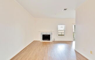 1 bed, 1 bath, 727 sqft, $995, Unit 351