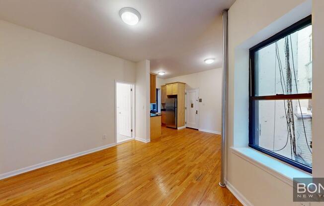 212 Grand St