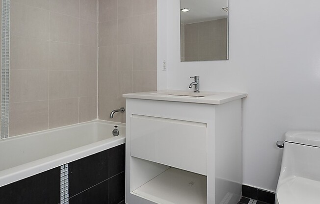 2 beds, 2 baths, $4,500, Unit 3B