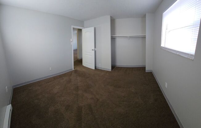 2 beds, 1 bath, $775, Unit 4