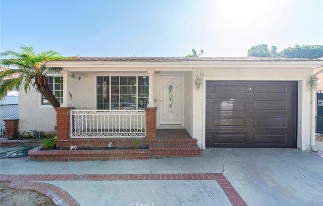 1136 CARY AVE