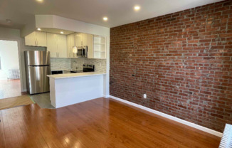 319 E HOUSTON ST